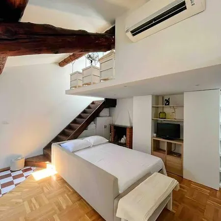 Cozy Sky Nest Near Shopping Area * Milano