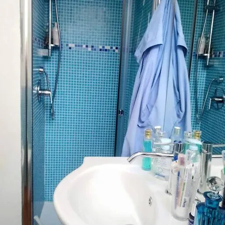 Cozy Sky Nest Near Shopping Area *