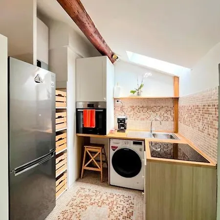 Cozy Sky Nest Near Shopping Area Milano